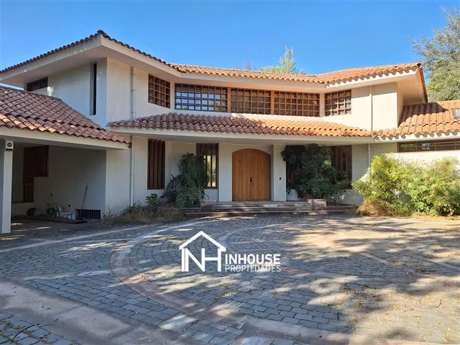 Casa en venta de 5 dorm. en Las Condes