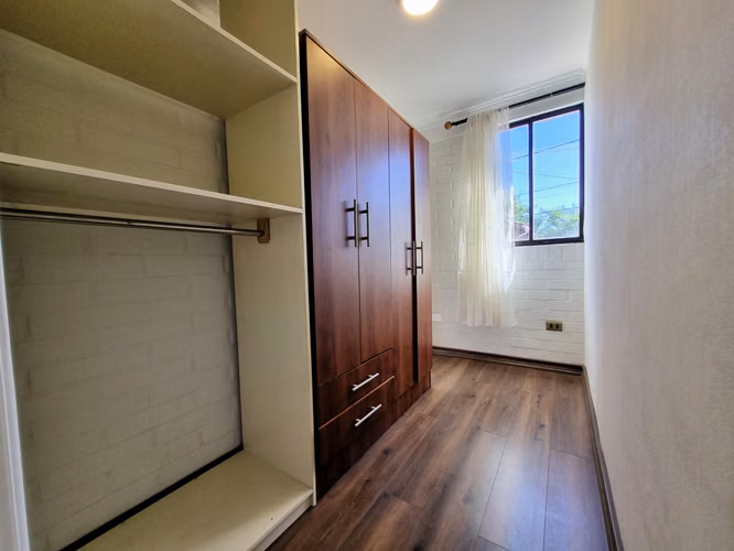 Linda y amplia casa de 2 pisos, 3 dormitorios, Villa Los Álamos, Peñaflor
