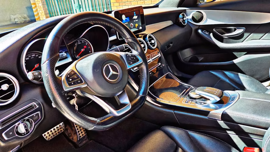 MERCEDES-BENZ C300 AMG LINE AÑO 2017 PRENDA- PRENDA