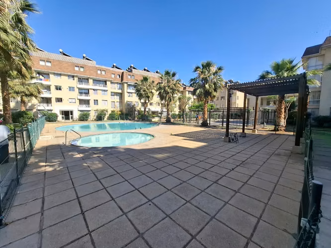 Gran ubicación, metro Lo Cruzat. 3D 1B Condominio San Ignacio