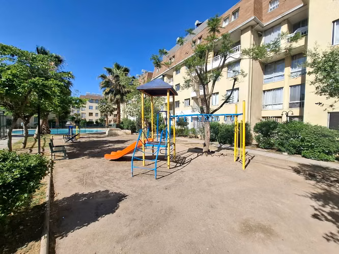 Gran ubicación, metro Lo Cruzat. 3D 1B Condominio San Ignacio
