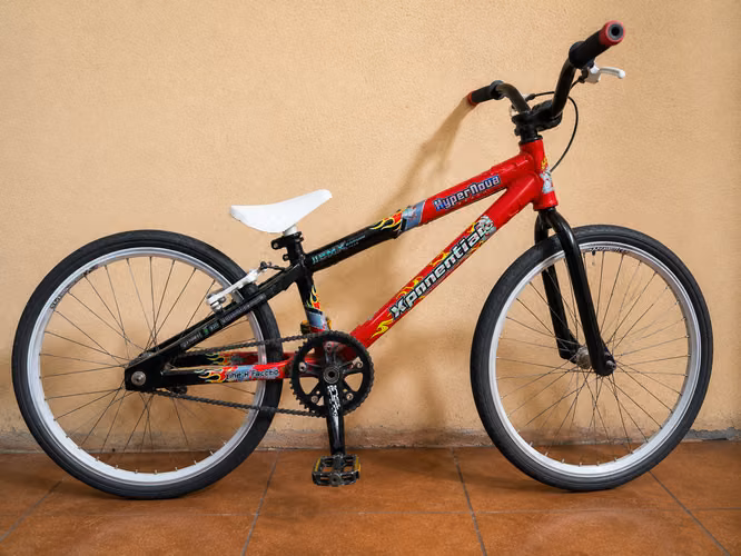 Bicicleta BMX Race HyperNova aro 20 – Excelente estado