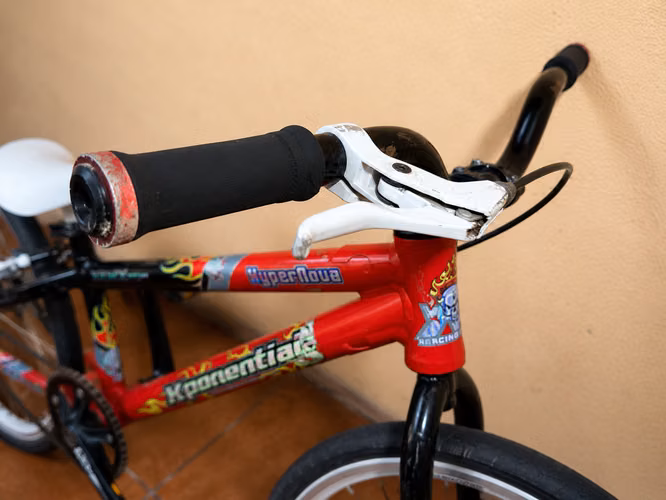 Bicicleta BMX Race HyperNova aro 20 – Excelente estado