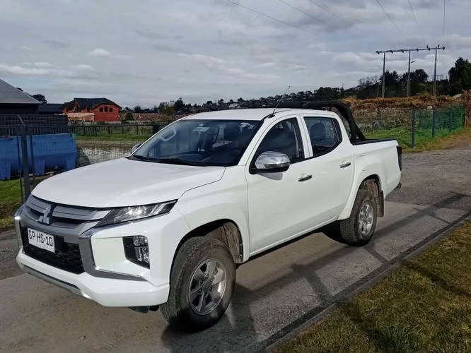 MITSUBISHI L200 2023