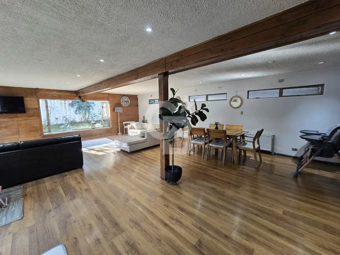 Amplia casa con 6 dorm. y sala de juegos en Mirador Bahía - Imagen 4