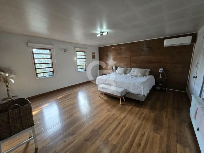 Amplia casa con 6 dorm. y sala de juegos en Mirador Bahía - Imagen 14