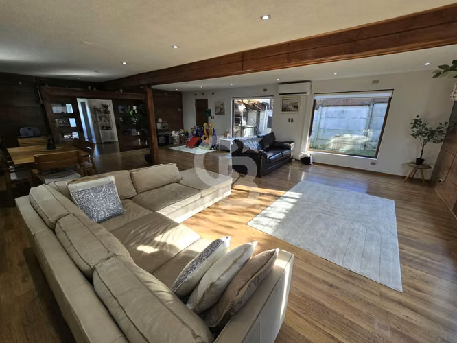 Amplia casa con 6 dorm. y sala de juegos en Mirador Bahía - Imagen 6