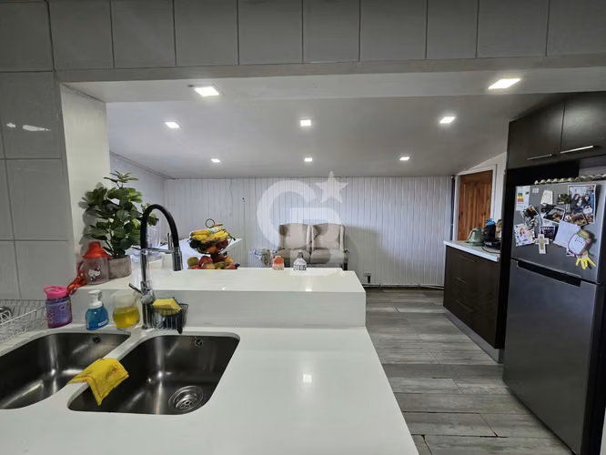 Amplia casa con 6 dorm. y sala de juegos en Mirador Bahía - Imagen 8