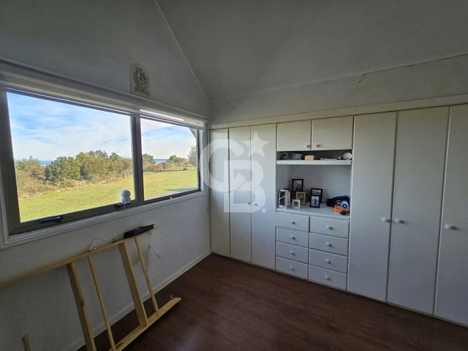 Amplia casa con 6 dorm. y sala de juegos en Mirador Bahía - Imagen 11