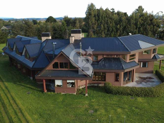 Majestuosa Casa en Puerto Varas con Amplios Espacios - Imagen 2