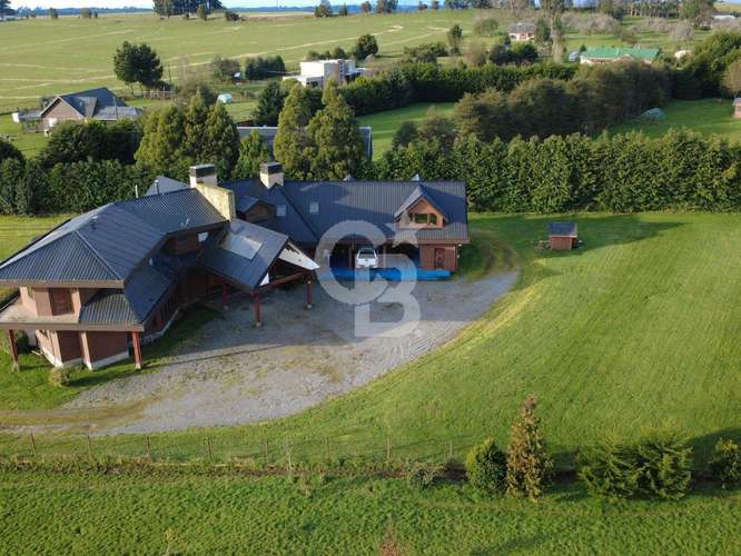 Majestuosa Casa en Puerto Varas con Amplios Espacios - Imagen 3