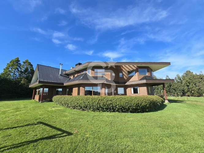 Majestuosa Casa en Puerto Varas con Amplios Espacios - Imagen 5