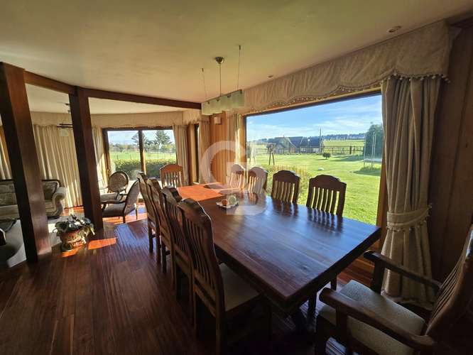 Majestuosa Casa en Puerto Varas con Amplios Espacios - Imagen 17