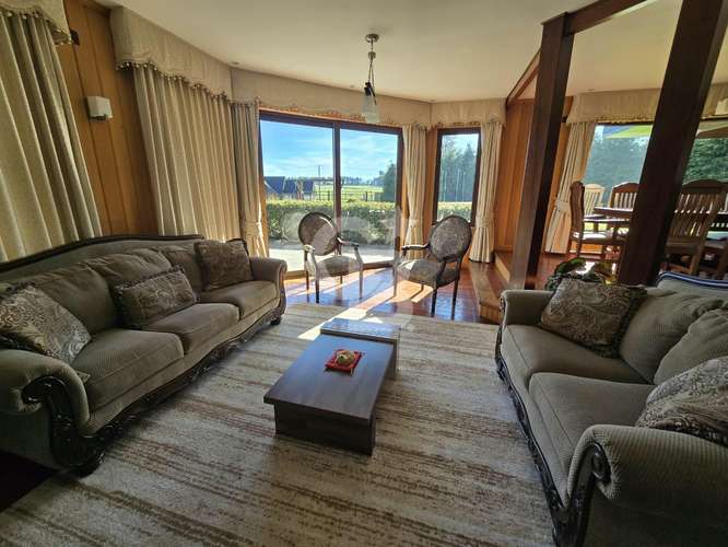Majestuosa Casa en Puerto Varas con Amplios Espacios - Imagen 16