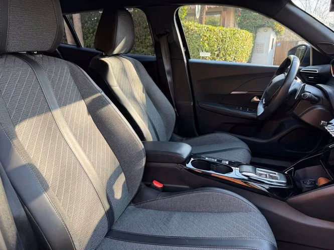 PEUGEOT 2008 ALLURE PACK BLUEHDI 130EAT8 - 2024 | 4350