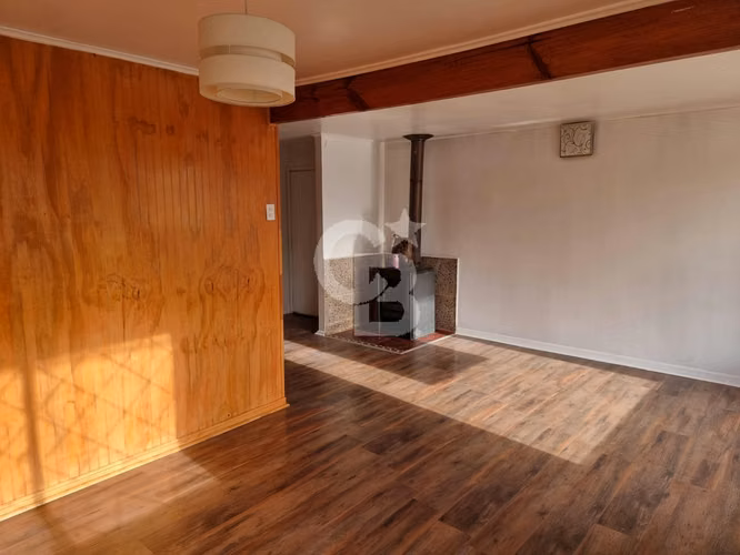 Casa amplia en Puerto Montt: 4D/3B, céntrica y luminosa. - Imagen 2