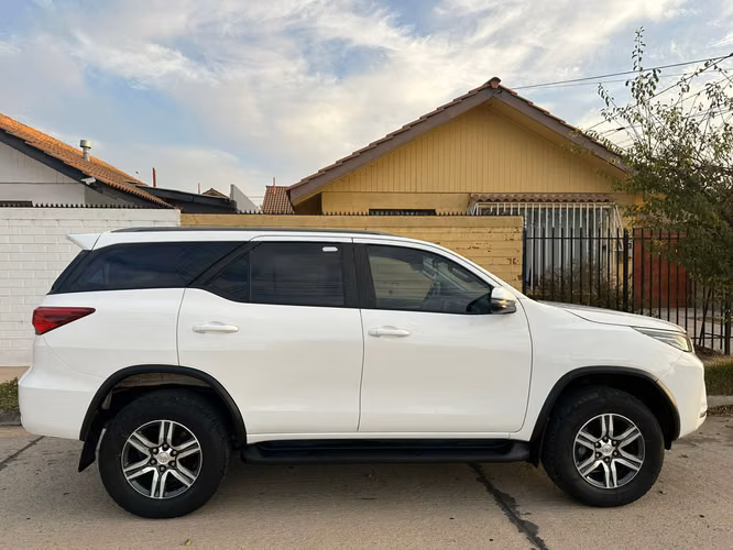 Se vende Toyota Fortuner 2.7