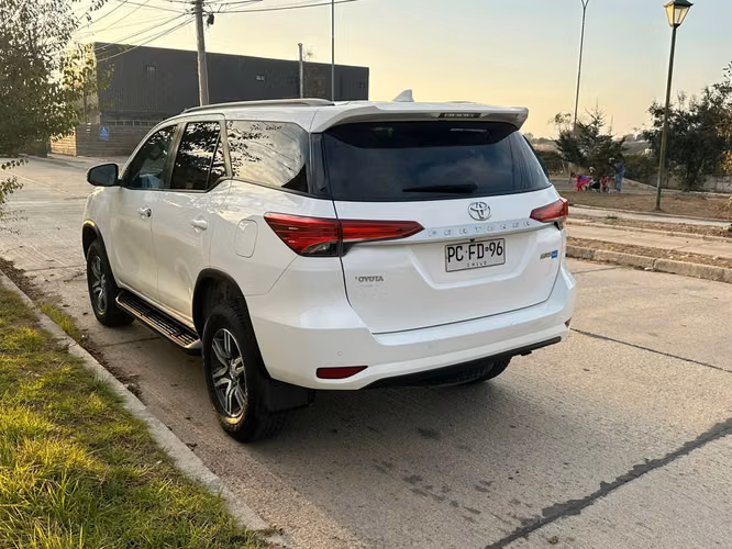 Se vende Toyota Fortuner 2.7