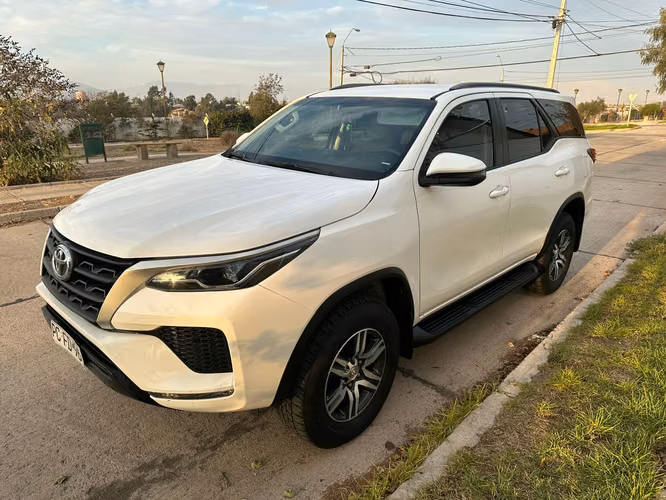Se vende Toyota Fortuner 2.7
