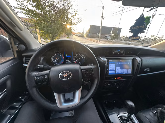 Se vende Toyota Fortuner 2.7