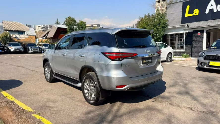 Toyota Fortuner 2.8 SRX TDI DIESEL 4X4 AT 5P (2022)