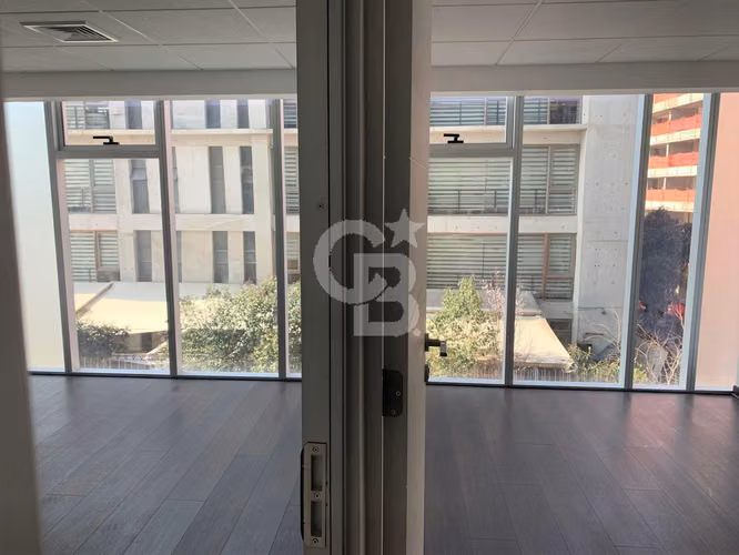 Amplia y moderna Oficina con 4E - Estoril Las Condes