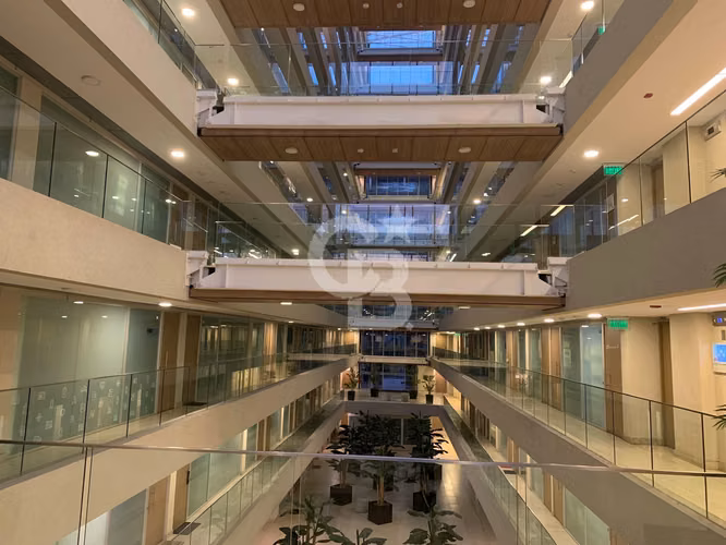 Amplia y moderna Oficina con 4E - Estoril Las Condes