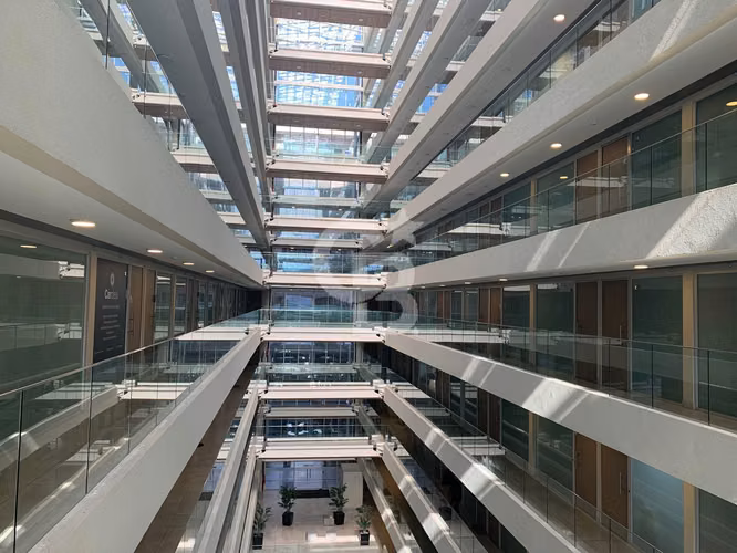 Amplia y moderna Oficina con 4E - Estoril Las Condes