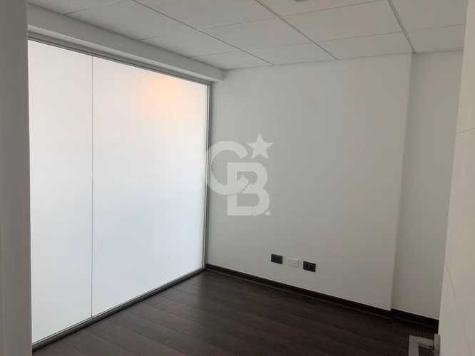 Amplia y moderna Oficina con 4E - Estoril Las Condes