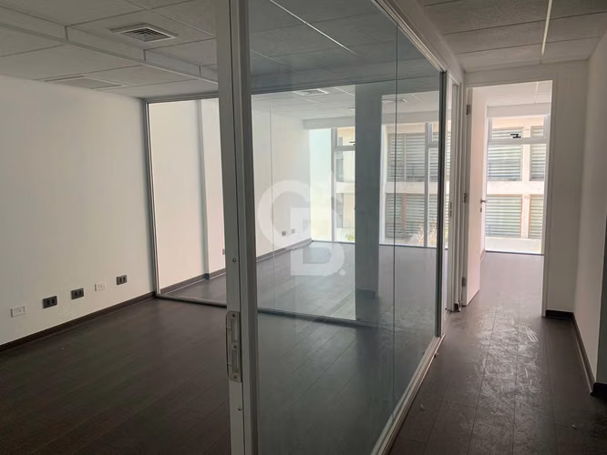 Amplia y moderna Oficina con 4E - Estoril Las Condes