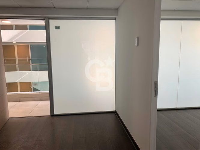 Amplia y moderna Oficina con 4E - Estoril Las Condes