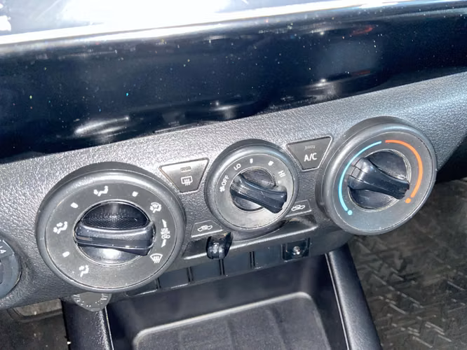 HILUX DX 4X4 SVYC48-SANTIAGO