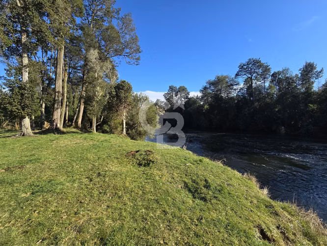 Paraíso Natural: 4.5 Ha en Las Quemas, Orilla Río Maullin