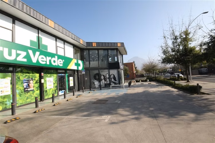 Local Comercial en Stripcenter Geronimo de Alderete Vitacura - Imagen 2