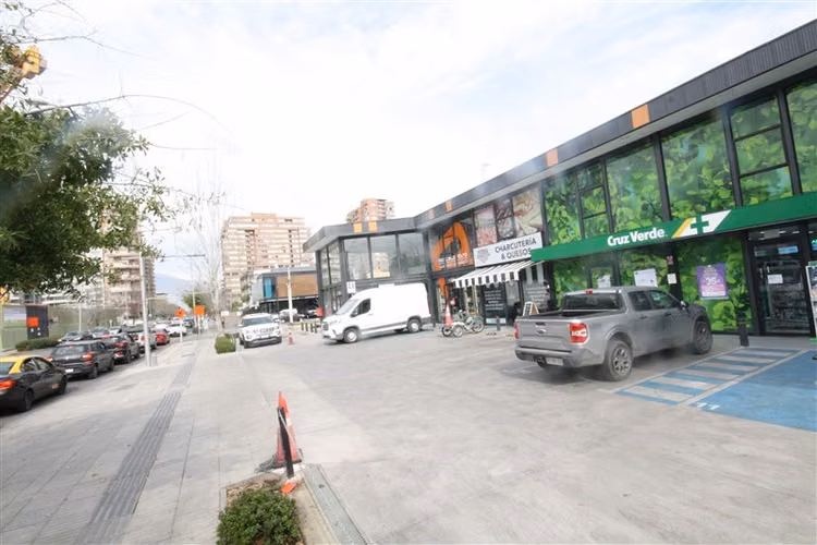 Local Comercial en Stripcenter Geronimo de Alderete Vitacura - Imagen 3