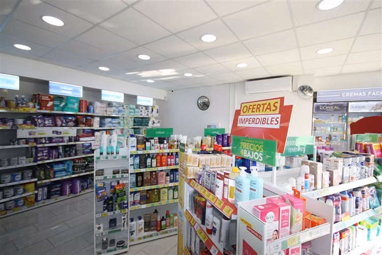 Local Comercial en Stripcenter Geronimo de Alderete Vitacura - Imagen 5