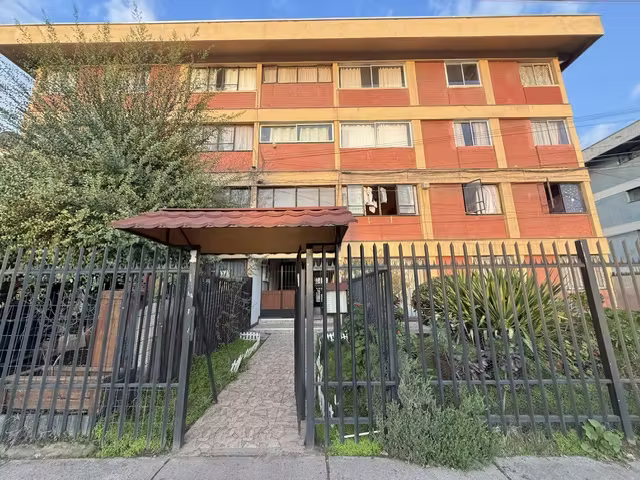 SE ARRIENDA DPTO 2D/1B/Patio/METRO GRECIA