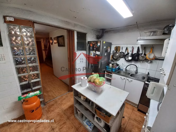 Casa Solida de Dos Pisos Ampliada y Regularizada, 4 Dormitorios, 1 Baño, Quilicura. - Imagen 8