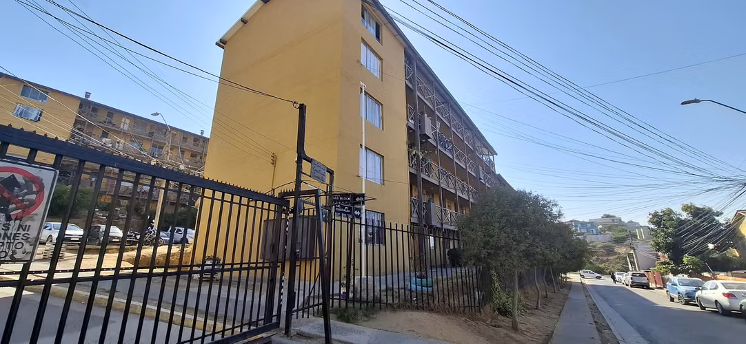 Se vende departamento en condominio Loma Linda, sector Las Américas. Villa alemana.