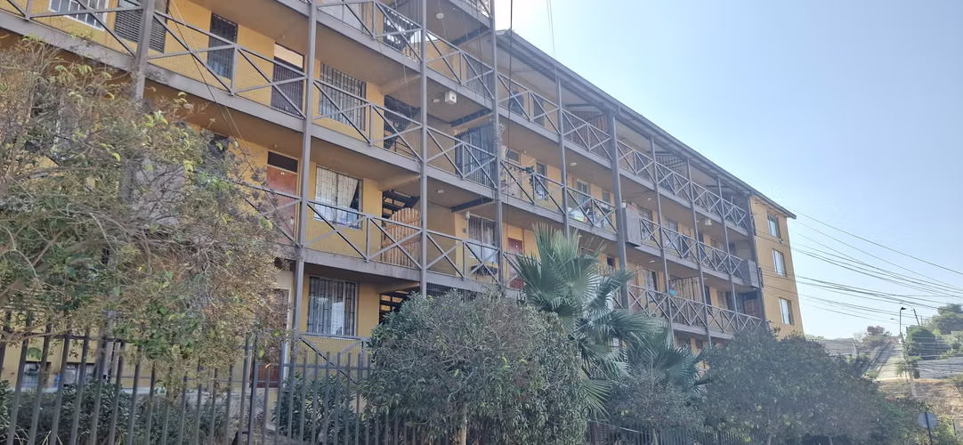 Se vende departamento en condominio Loma Linda, sector Las Américas. Villa alemana.