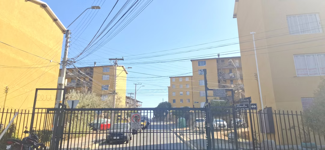 Se vende departamento en condominio Loma Linda, sector Las Américas. Villa alemana.
