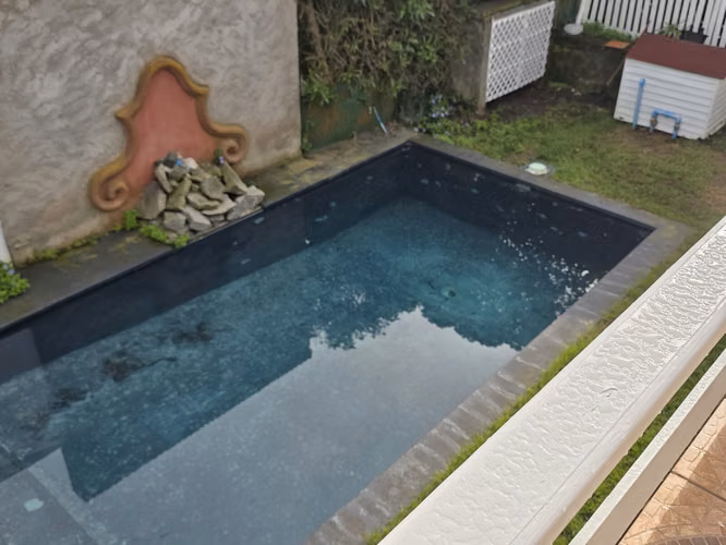 Vende casa en calle El Litoral, Santo Domingo. 5 dormitorios y 3 baños