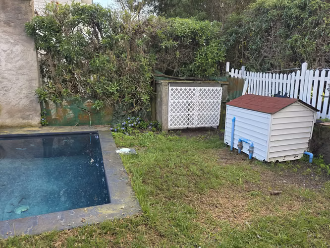 Vende casa en calle El Litoral, Santo Domingo. 5 dormitorios y 3 baños