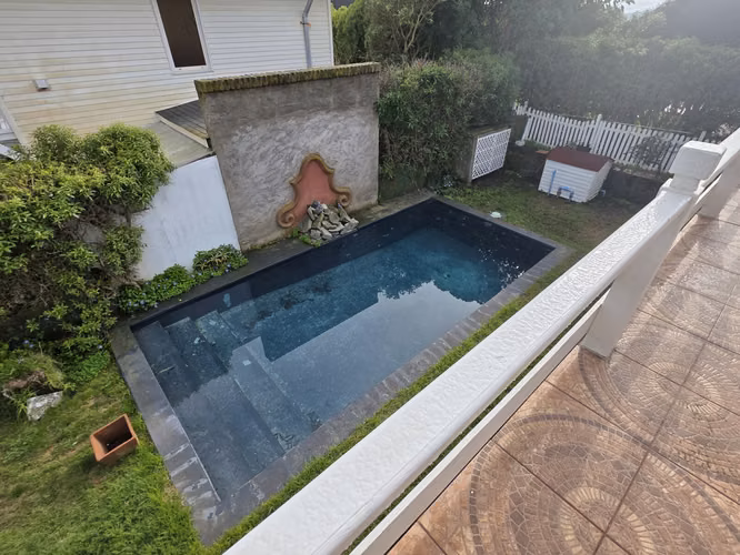 Vende casa en calle El Litoral, Santo Domingo. 5 dormitorios y 3 baños