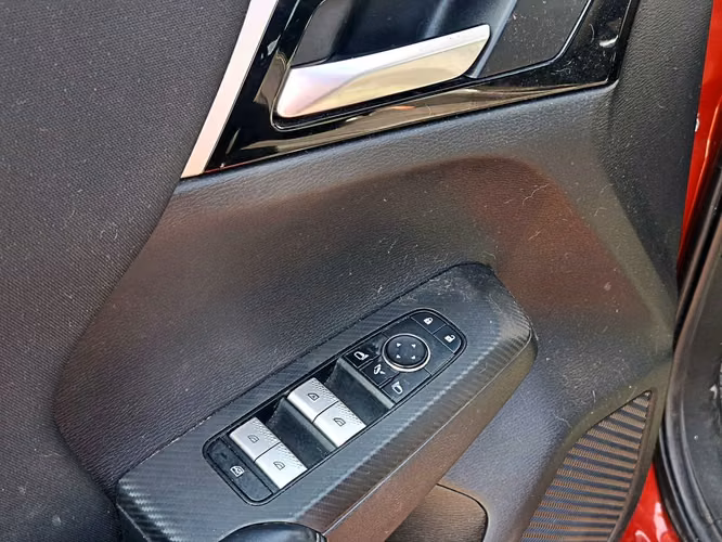 MITSUBISHI OUTLANDER 2023 - Imagen 7