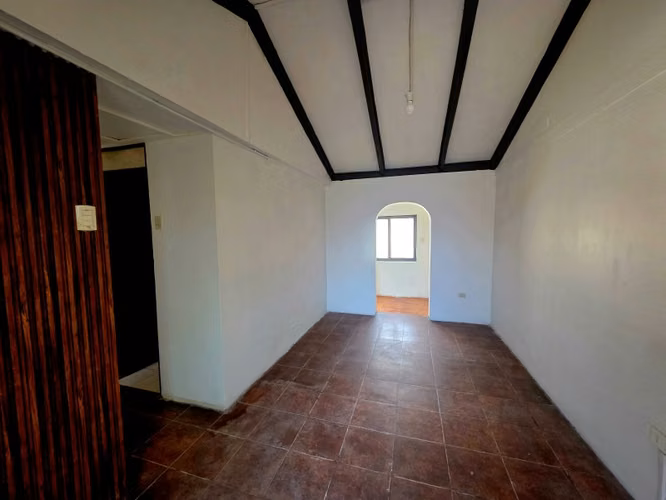 Vendo casa a pasos del Hospital - Imagen 6