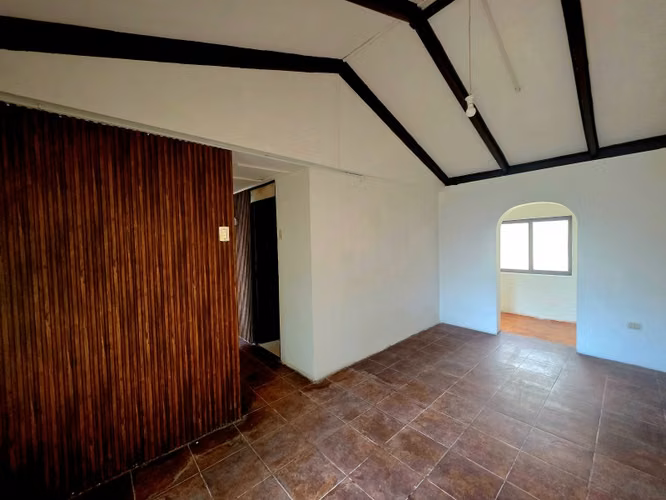 Vendo casa a pasos del Hospital - Imagen 7