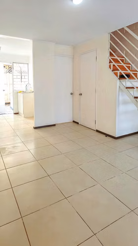 Casa 3 dormitorios y 2 baños en condominio Padre Hurtado