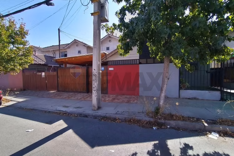 Casa 3d/2b con patio y 2 estacionamientos