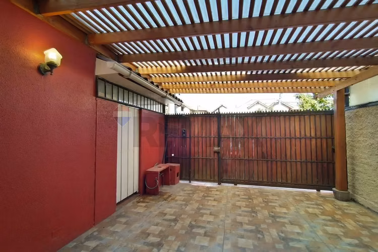 Casa 3d/2b con patio y 2 estacionamientos